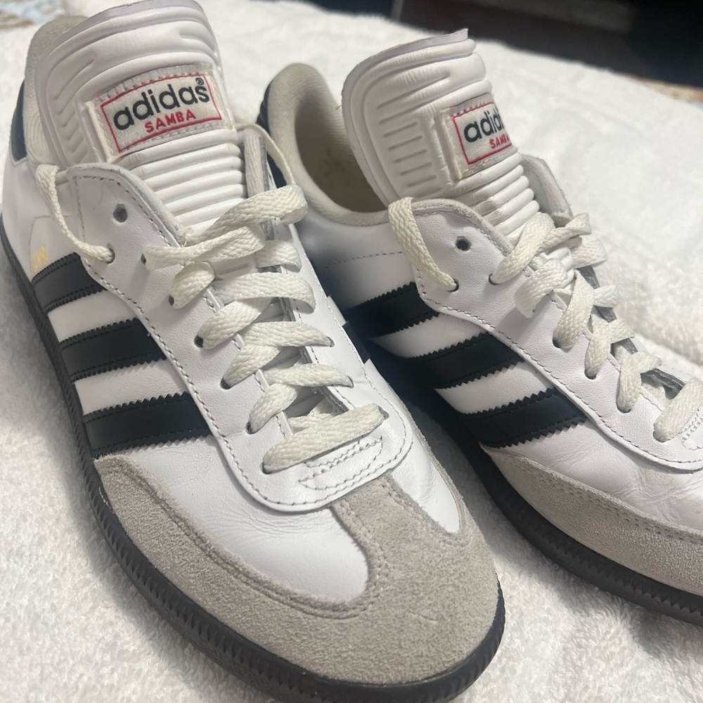Woman’s Adidas Samba black and white -Size 6 1/2